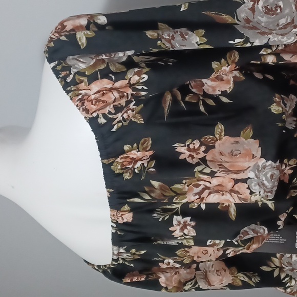 BLUSH top.  Floral flowy top, off shoulder shirt w/ elastic waist.  Medium. NWT - Picture 5 of 15